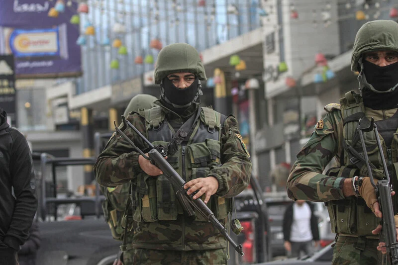 Fuerzas de seguridad palestinas en la ciudad de Yen&iacute;n &mdash; The Electronic Intifada