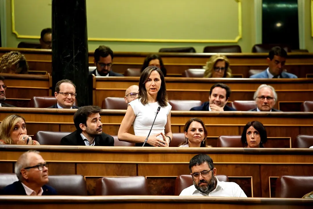 Los diputados del grupo parlamentario de Podemos, Javier S&aacute;nchez Serna, Ione Belarra y Noem&iacute; Santana - Dani Gago