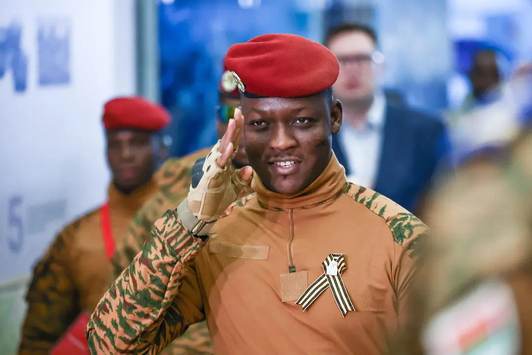 10 de mayo de 2025: El presidente de Burkina Faso, Ibrahim Traor&eacute;, visita la Universidad de Tecnolog&iacute;a Qu&iacute;mica de Rusia Mendeleev - Mikhail Tereshchenko / Zuma Press / ContactoPhoto
