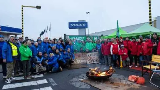 Piquete en la f&aacute;brica de Volvo, en la provincia de Flandes Oriental, cerca de la gran ciudad de Gante - Filip Castor