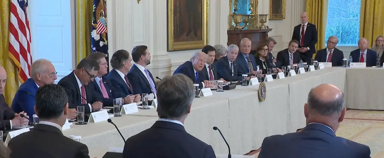 Trump se reuni&oacute; el viernes con los jefes ejecutivos de las principales compa&ntilde;&iacute;as petroleras de EEUU. Foto. @WhiteHouse