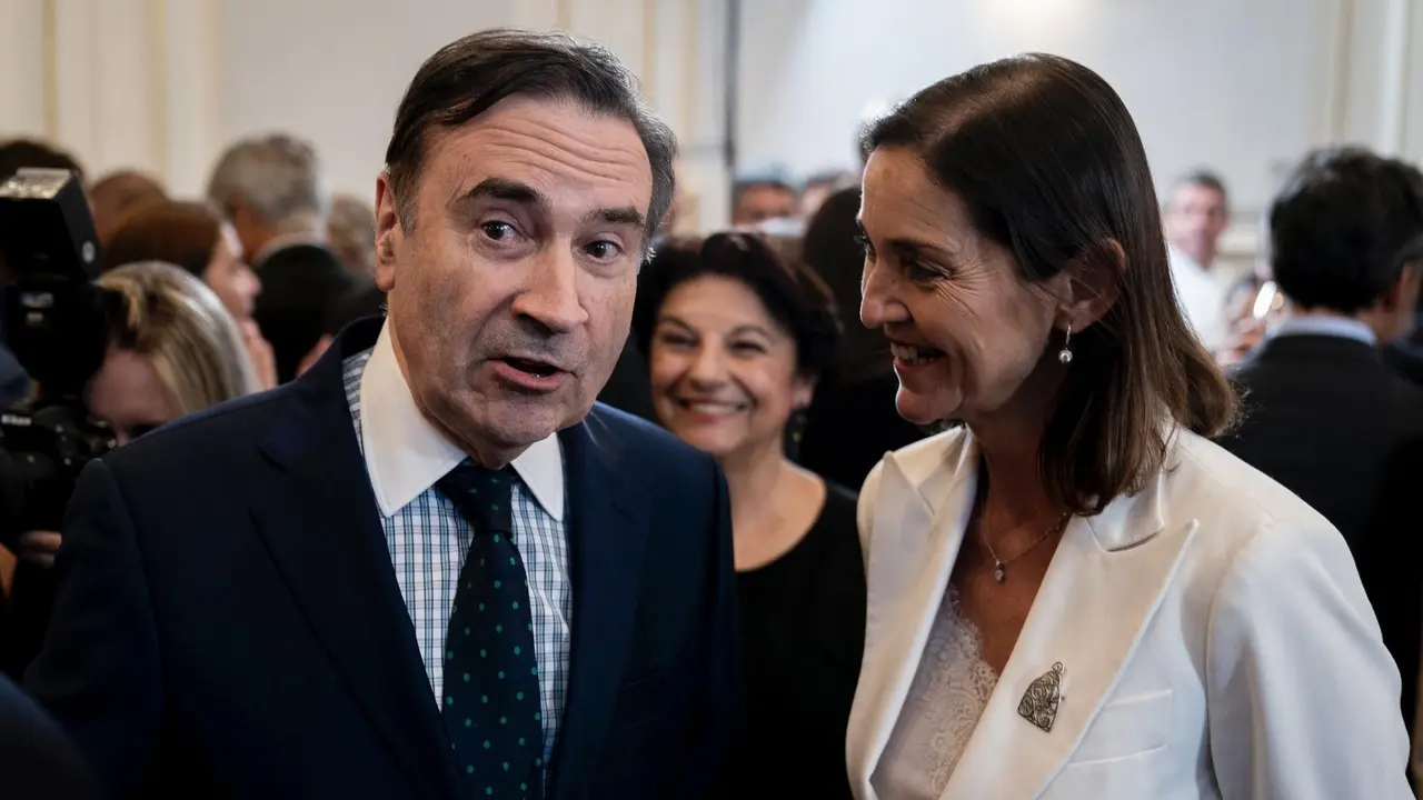 Pedro J. Ram&iacute;rez y la candidata del PSOE a la Alcald&iacute;a de Madrid Reyes Maroto durante el photocall de la X edici&oacute;n del premio Forbes CEO 2022, en el Hotel Mandarin Oriental Ritz, a 4 de mayo de 2023, en Madrid (Espa&ntilde;a). Miguel Flux&agrave;, el presidente del Grupo Iberostar, ha sido nombrado CEO del a&ntilde;o por la revista Forbes, por haber sido uno de los pioneros en el impulso del sector tur&iacute;stico, por su contribuci&oacute;n a la internacionalizaci&oacute;n de las compa&ntilde;&iacute;as hoteleras espa&ntilde;olas y por haber sellado una de las alianzas m&aacute;s importantes con la compa&ntilde;&iacute;a InterContinental Hotel Group (IHG). (A. P&eacute;rez Meca / Europa Press),Image: 773898939, License: Rights-managed, Restrictions: , Model Release: no, Pictured: REYES MAROTO,PEDRO J.RAM&Iacute;REZ, Credit line: Europa Press / Europa Press / ContactoPhoto