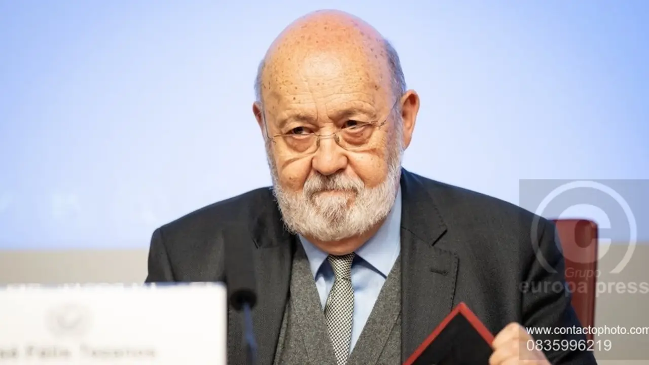 El presidente del CIS, Jos&eacute; F&eacute;lix Tezanos, inaugura la mesa 'Sondeos de opini&oacute;n p&uacute;blica y encuestas preelectorales', en la Facultad de Ciencias de la Informaci&oacute;n de la Universidad Complutense, a 11 de enero de 2024, en Madrid (Espa&ntilde;a). El encuentro est&aacute; enmarcado en las 'V Jornadas Internacionales de Sociolog&iacute;a' que organiza la Asociaci&oacute;n Madrile&ntilde;a de Sociolog&iacute;a.,Imagen: 835996219, Licencia: Rights-managed, Restricciones: , Model Release: no, Pictured: J. FELIX TEZANOS, Credit line: Diego Radam&eacute;s / Europa Press / ContactoPhoto