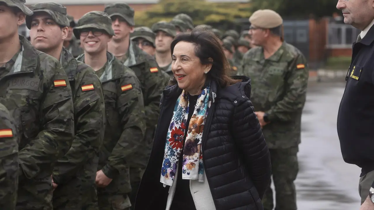 La ministra de Defensa, Margarita Robles, pasa revista a las tropas, a 19 de enero de 2024, en C&aacute;diz, Andaluc&iacute;a (Espa&ntilde;a). La ministra de Defensa, Margarita Robles, visita el Centro de Formaci&oacute;n de Tropa n&uacute;mero dos y el Regimiento de Artiller&iacute;a de Costa n&uacute;mero cuatro en el Acuartelamiento Camposoto.,Image: 838699075, License: Rights-managed, Restrictions: , Model Release: no, Pictured: MARGARITA ROBLES, Credit line: Nacho Frade / Europa Press / ContactoPhoto