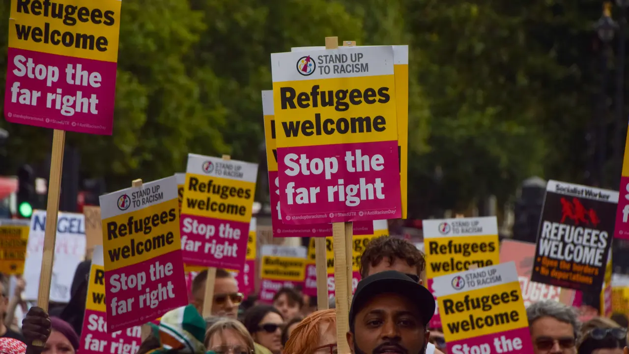 Protesters hold 'Refugess welcome, stop the far right placards' as crowds march in Westminster in protest against Nigel Farage and the far right. The march is part of the ongoing protests against the far right, fascism and racism following the anti-immigration riots that swept across the UK.
Vuk Valcic / Zuma Press / ContactoPhoto