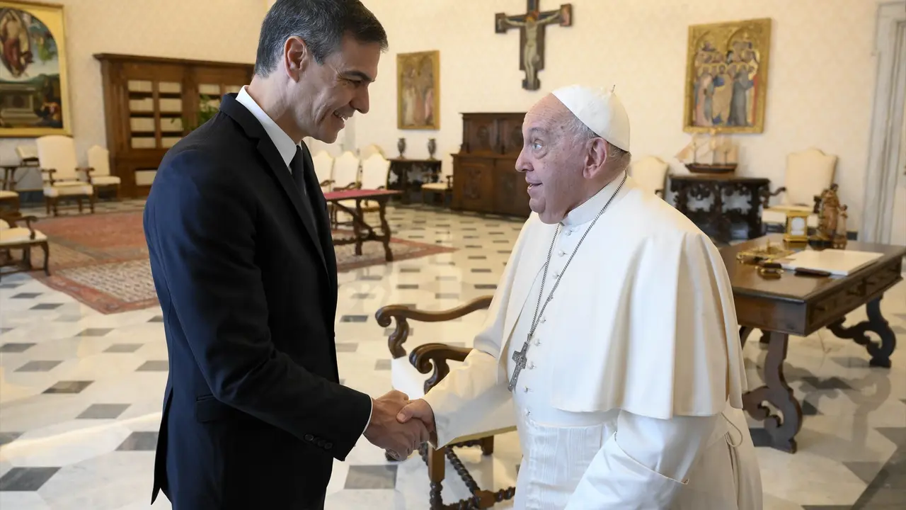 Pedro S&aacute;nchez recibido en audiencia por el Papa Francisco &mdash; Vatican Media / Europa Press