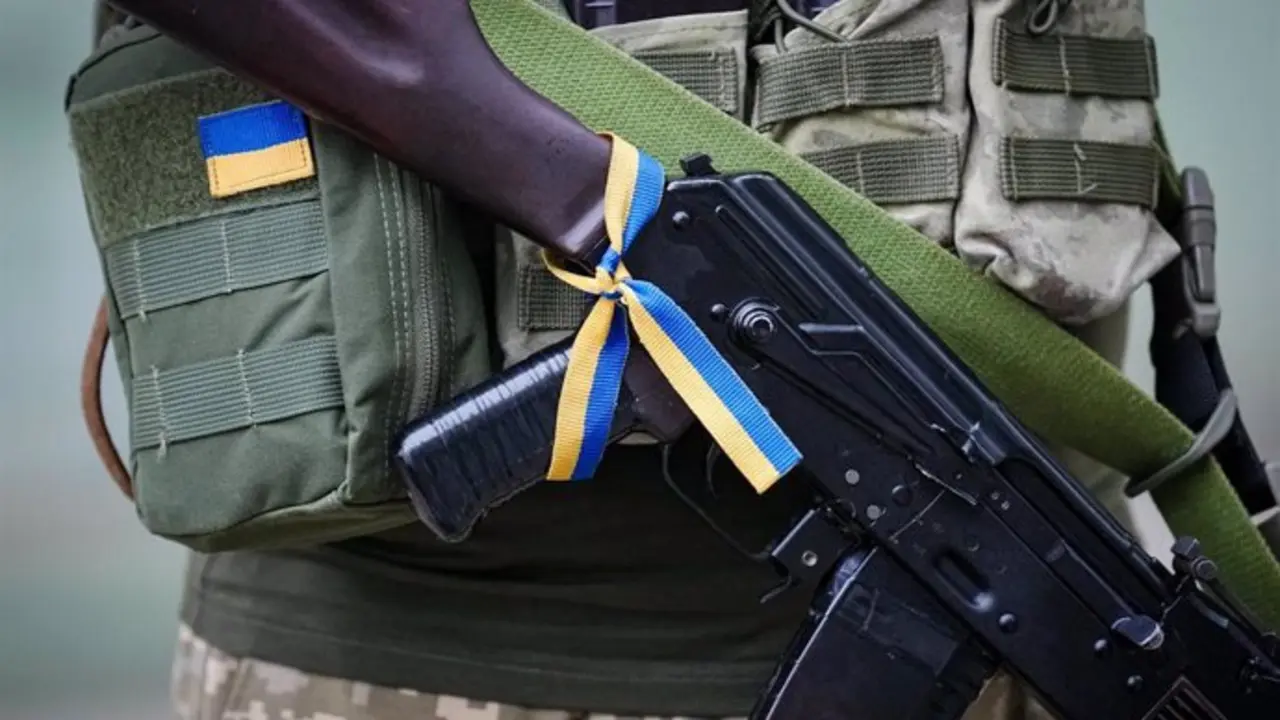 Soldado con la bandera de Ucrania - Kay Nietfeld/dpa/Europa Press
