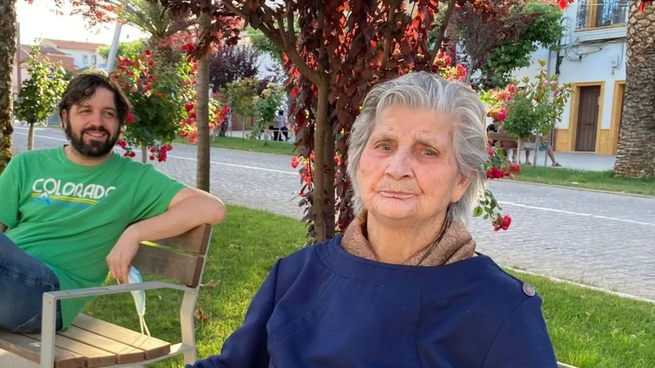Hern&aacute;n Fern&aacute;ndez y su abuela Isabel L&oacute;pez Parralejo