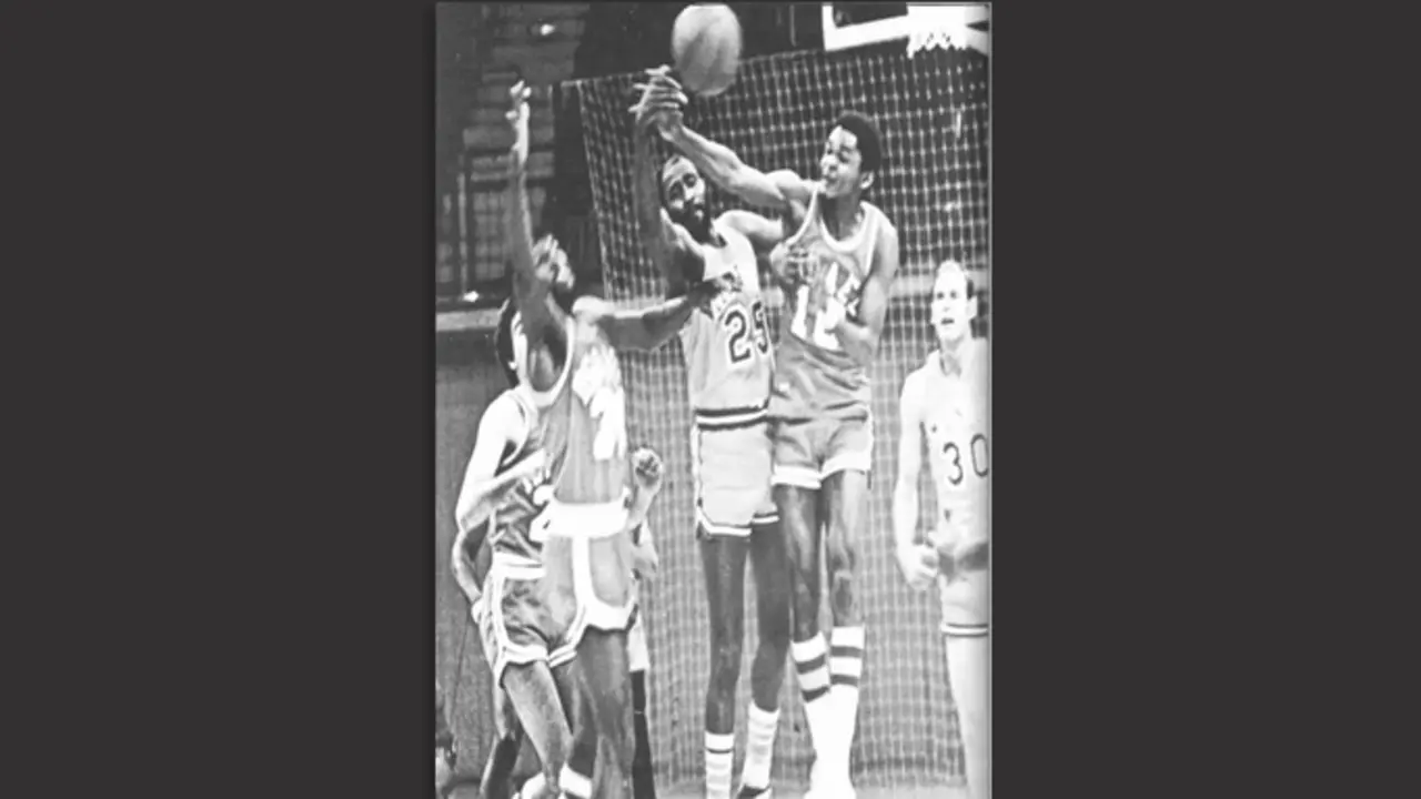 Un partido de la European Professional Basketball League en acci&oacute;n &mdash; Rebote