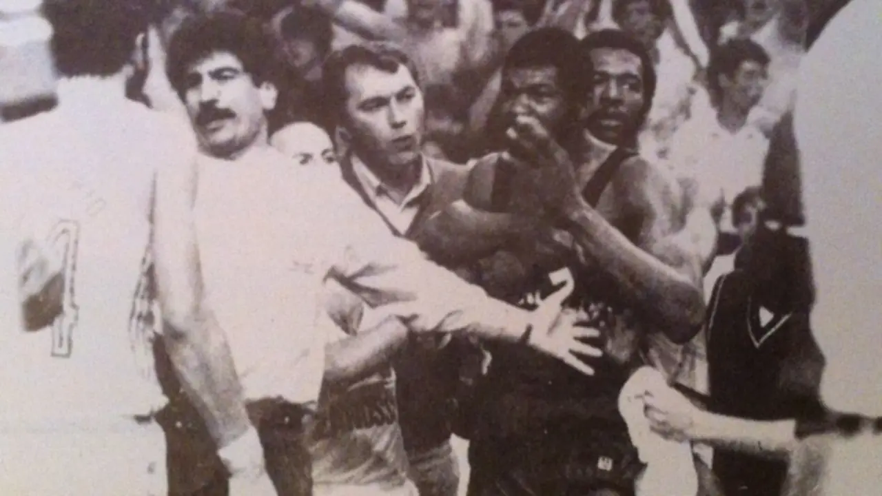 Un momento de la gran t&aacute;ngana - Endesa Basket Lover