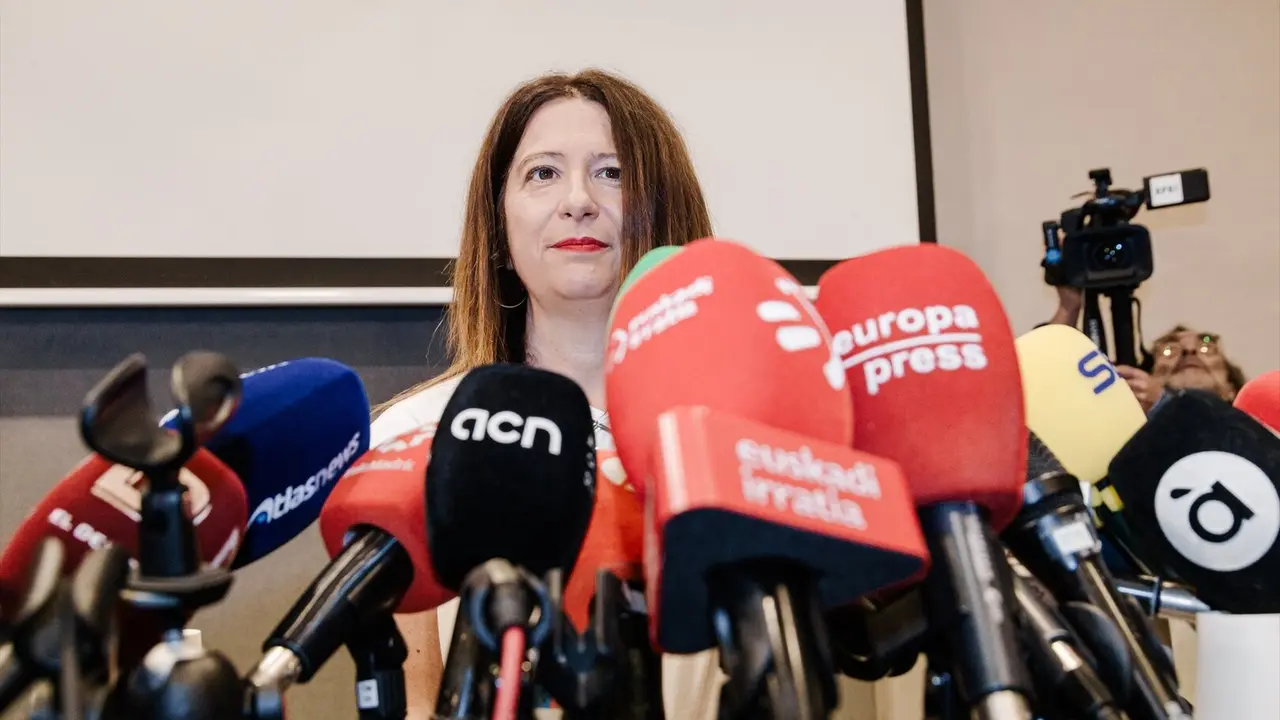 La exmilitante socialista Leire D&iacute;ez durante una rueda de prensa, en el Hotel Novotel - Carlos Luj&aacute;n / Europa Press