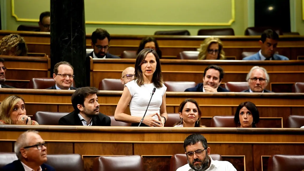 Los diputados del grupo parlamentario de Podemos, Javier S&aacute;nchez Serna, Ione Belarra y Noem&iacute; Santana - Dani Gago