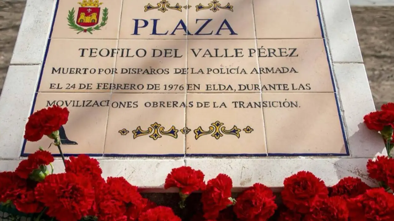 Placa en memoria de Te&oacute;filo del Valle en Elda - CEAQUA
