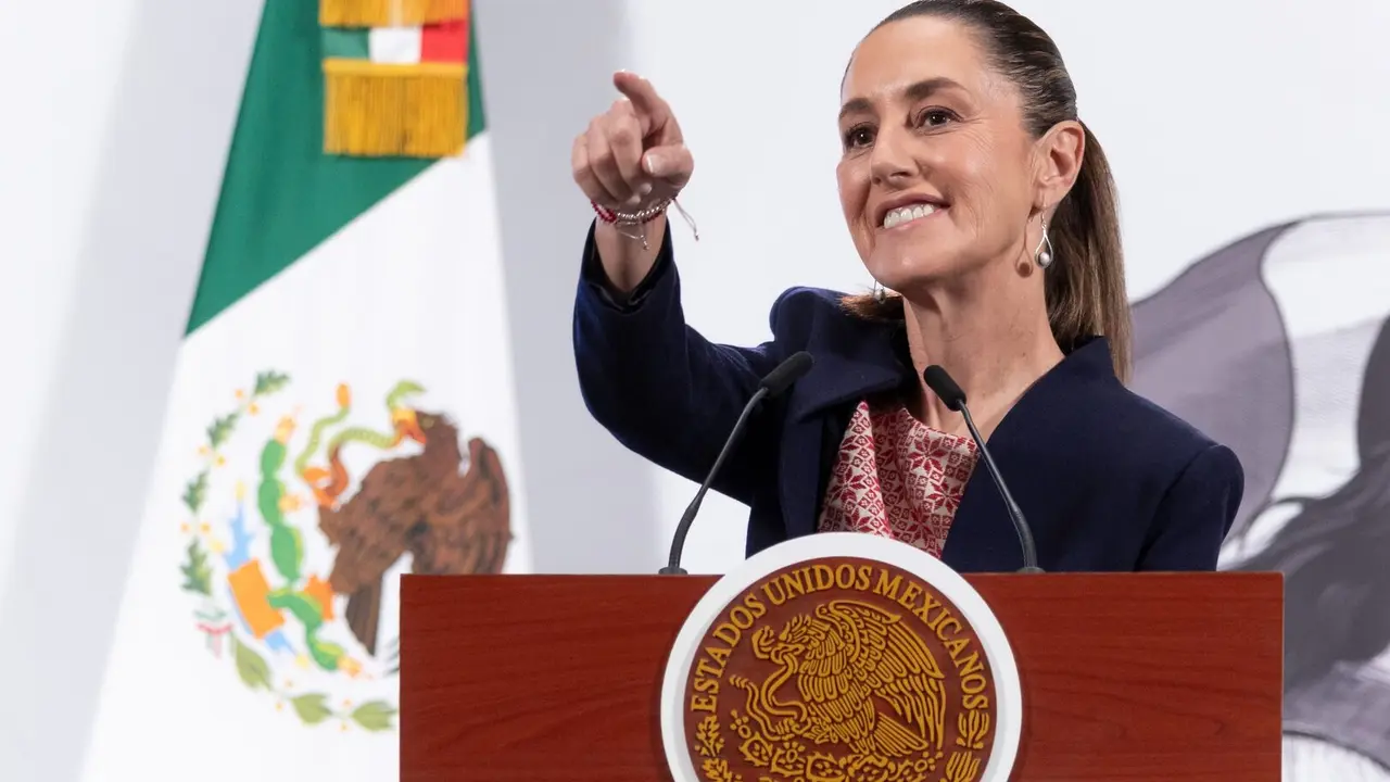 La presidenta Sheinbaum dijo que est&aacute; "muy contenta" con el plan a largo plazo para Pemex. Foto: Presidencia de M&eacute;xico.