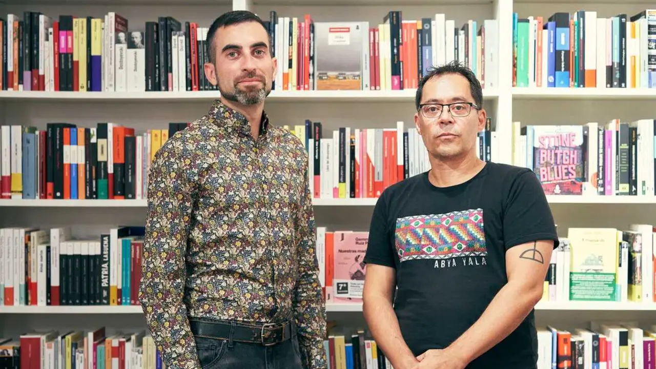 Daniel Palacios Gonz&aacute;lez y Jos&eacute; Mar&iacute;a Dur&aacute;n Medra&ntilde;o, autores del libro &ldquo;&iquest;Qui&eacute;n tiene derecho al monumento?&rdquo; - Foto cedida por los autores