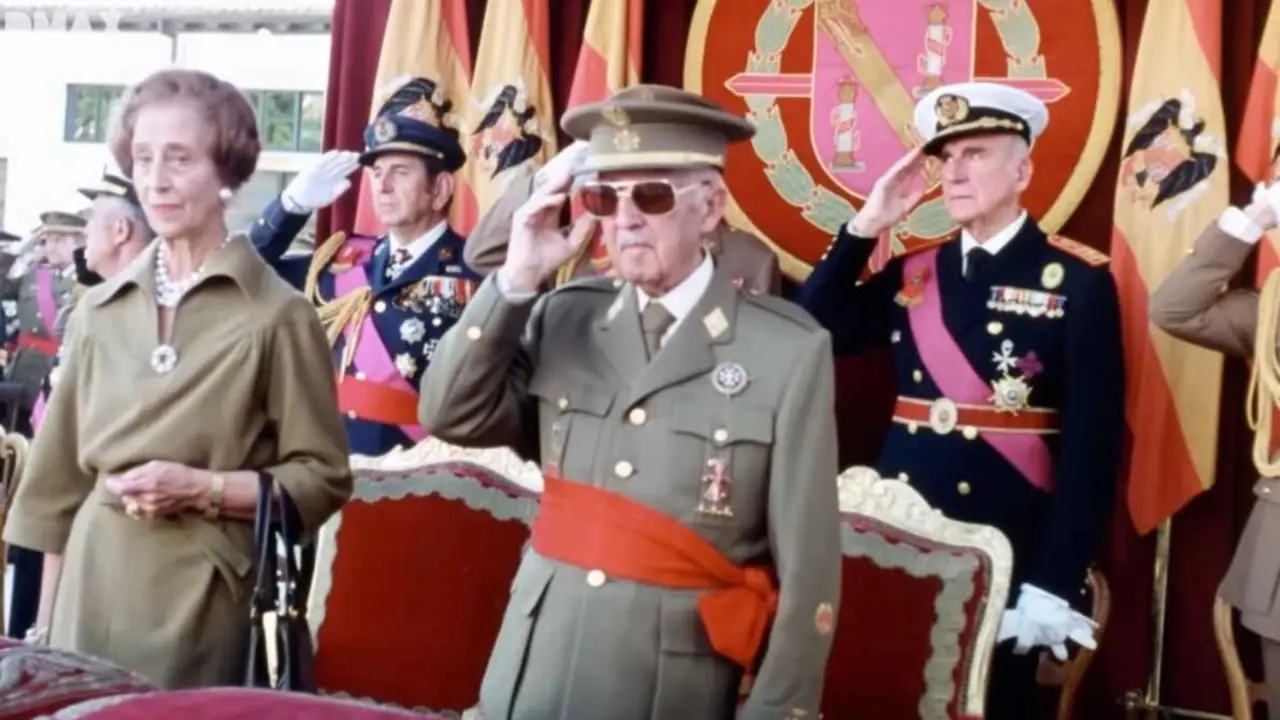 Francisco Franco en una de sus &uacute;ltimas apariciones p&uacute;blicas - YouTube