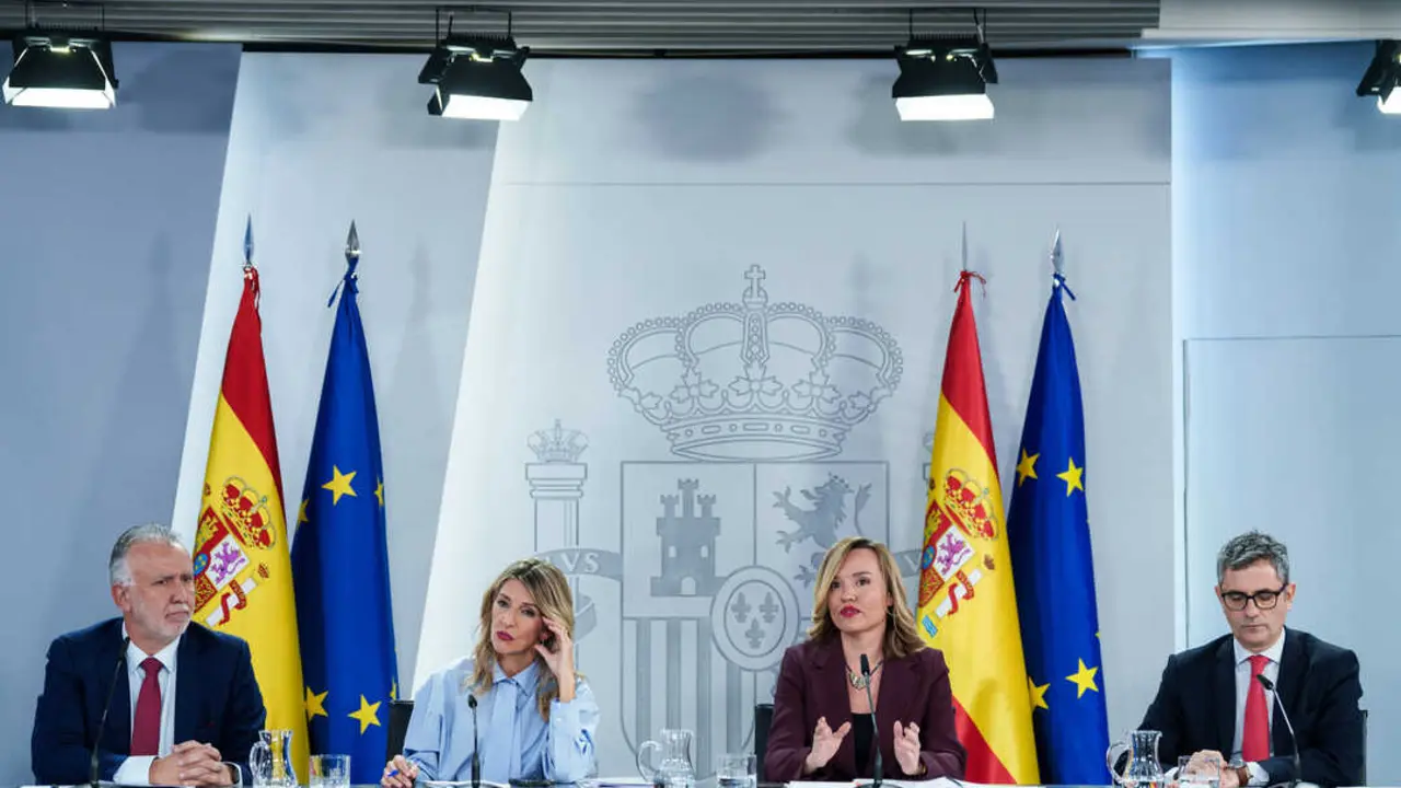 El ministro de Pol&iacute;tica Territorial y Memoria Democr&aacute;tica , &Aacute;ngel V&iacute;ctor Torres; la ministra de Trabajo, Yolanda D&iacute;az; la ministra de Educaci&oacute;n, Formaci&oacute;n Profesional y Deportes y portavoz del Gobierno; Pilar Alegr&iacute;a; y el ministro de Presidencia, Justicia y Relaciones con las Cortes, F&eacute;lix Bola&ntilde;os; durante una rueda de prensa tras el Consejo de Ministros - Matias Chiofalo / Europa Press