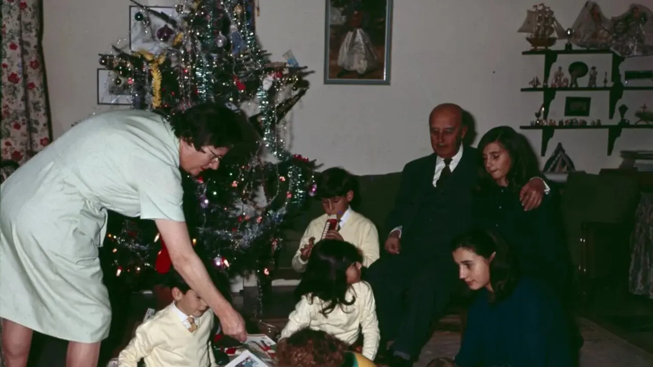 Francisco Franco con su familia durante las navidades de 1964 - Captura del v&iacute;deo "As&iacute; ser&aacute; la exhumaci&oacute;n de Franco" del peri&oacute;dico ABC