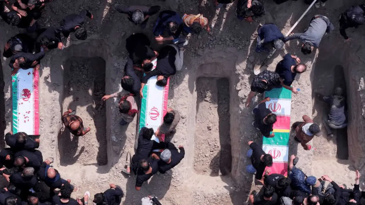 Ir&aacute;n celebra un funeral por las ni&ntilde;as iran&iacute;es asesinadas en Minab - Ircs / Zuma Press / ContactoPhoto