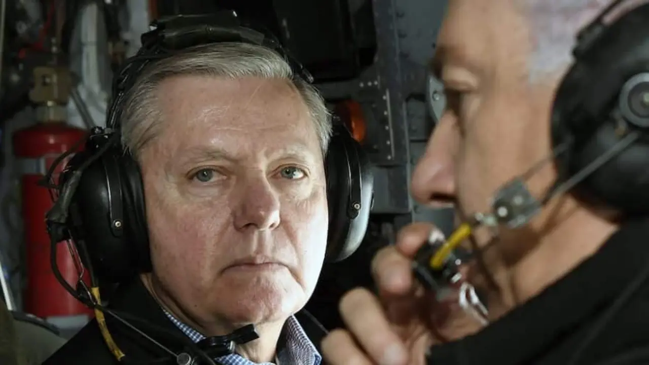 El senador estadounidense Lindsey Graham, ac&eacute;rrimo prosionista en tiempos de genocidio, y el primer ministro israel&iacute; Benjamin Netanyahu, en busca y captura por orden del Tribunal Internacional de Justicia por la presunta comisi&oacute;n de cr&iacute;menes de guerra y de cr&iacute;menes contra la humanidad, en 2019 - Matty Stern/Embajada de Estados Unidos en Jerusal&eacute;n.