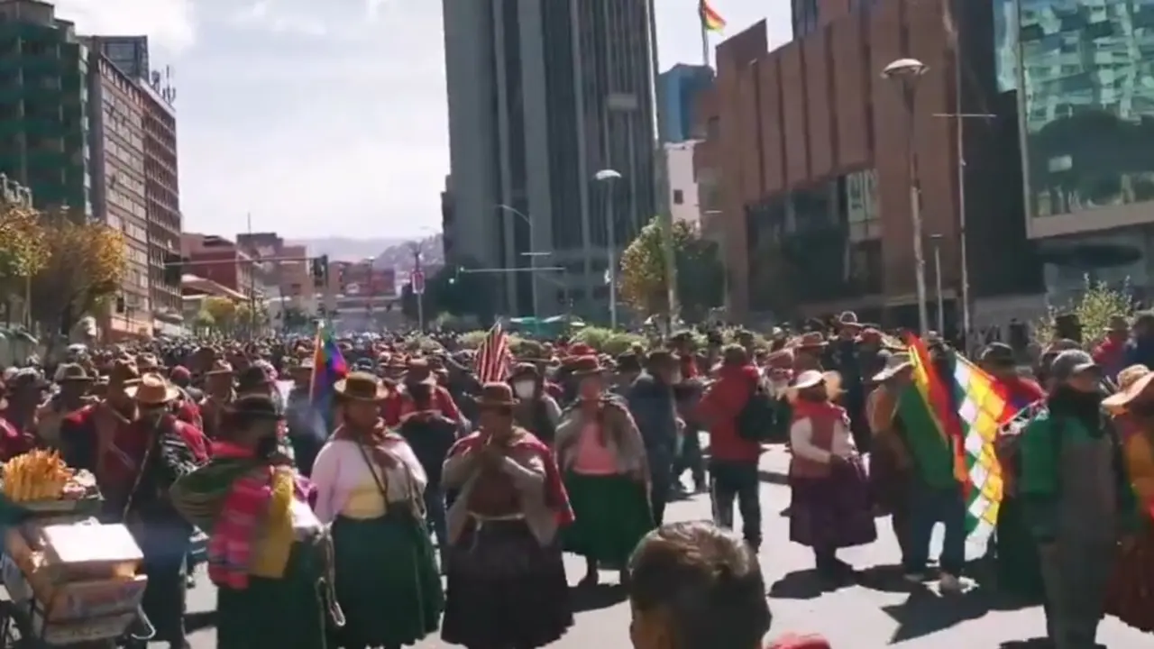 Campesinas aimaras en el centro de La Paz, Bolivia. Foto: Freddy Morales @FreddyteleSUR