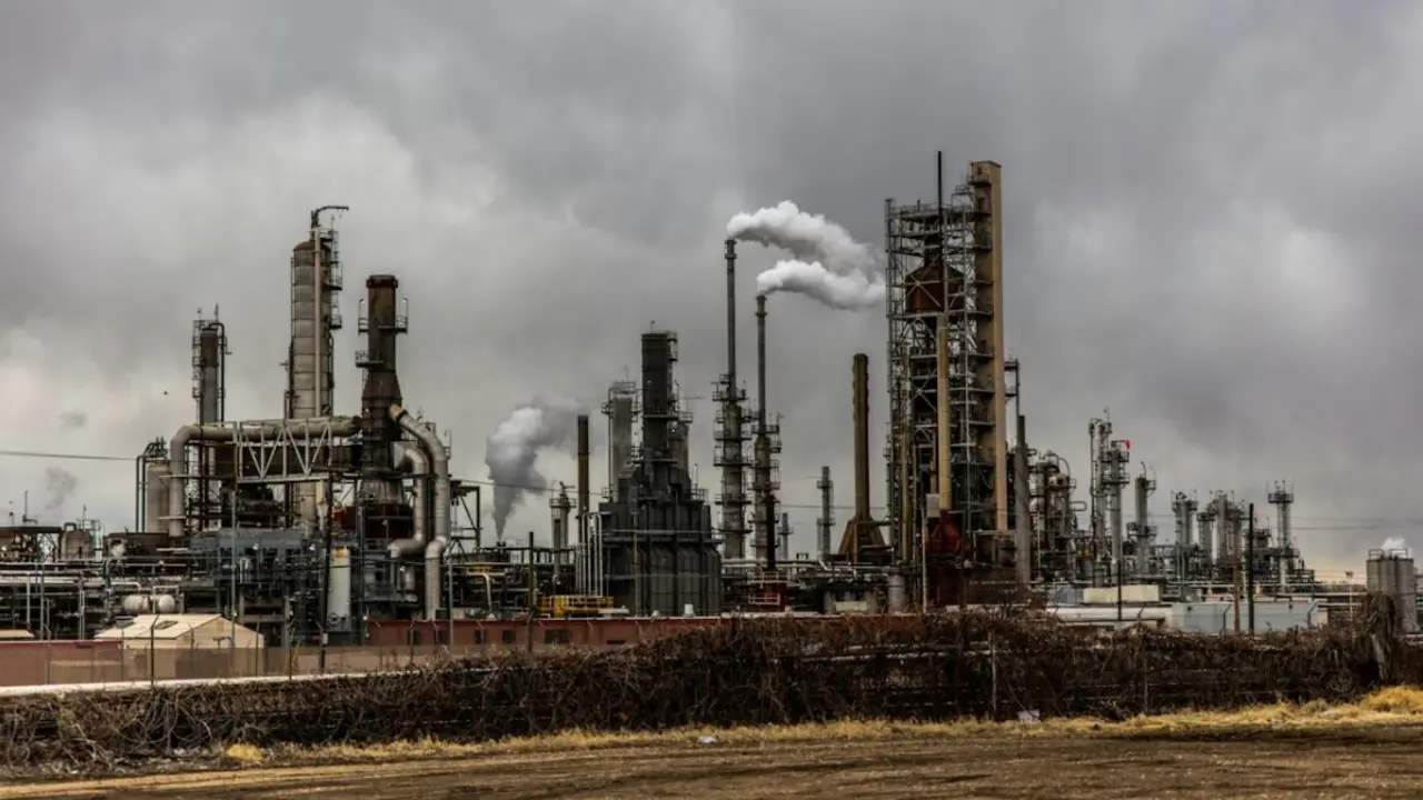 Imagen de una f&aacute;brica industrial / Patrick Hendry - unplush.com