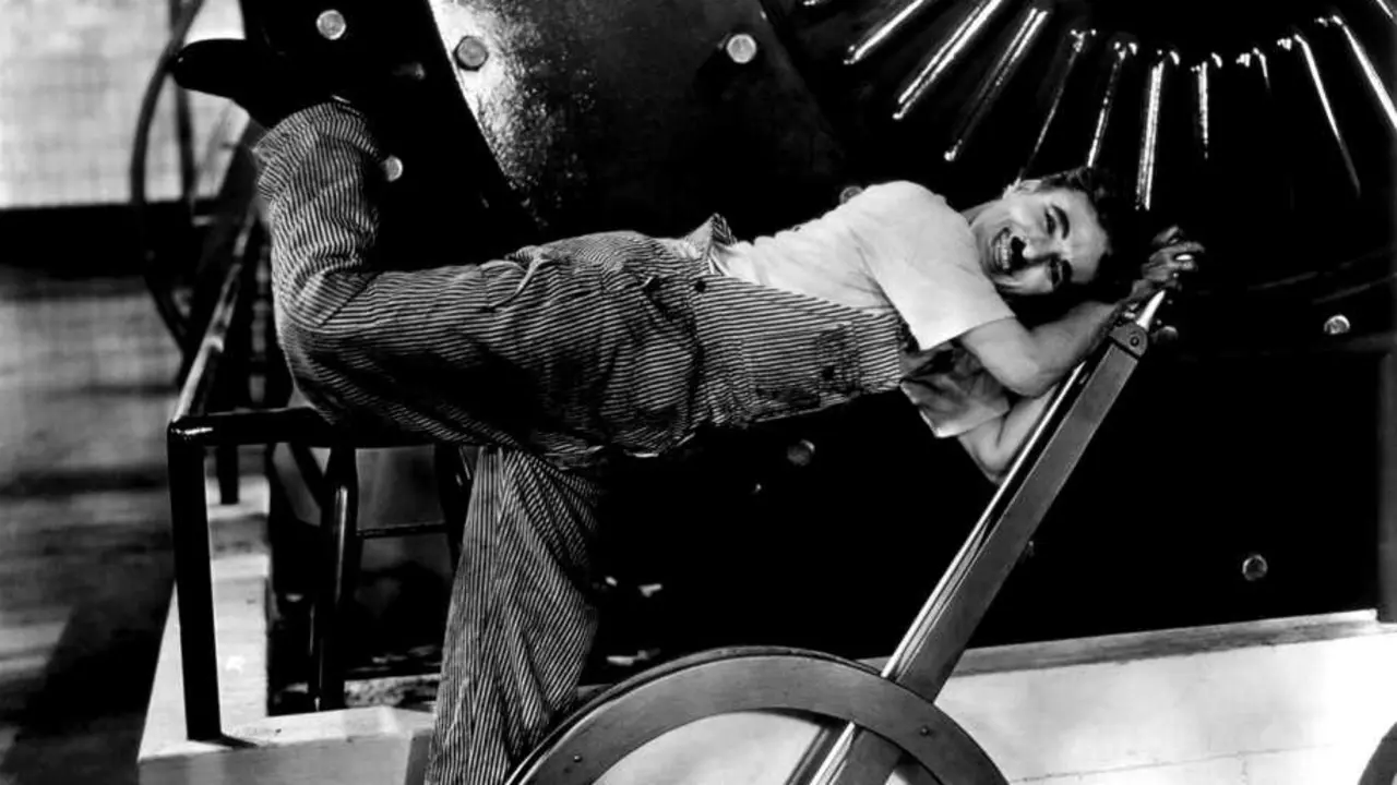 Chaplin en una foto publicitaria para "Tiempos Modernos" (1936)