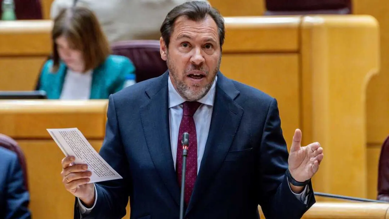 El ministro de Transportes y Movilidad Sostenible, &Oacute;scar Puente, durante una sesi&oacute;n plenaria del Senado - Ricardo Rubio / Europa Press
